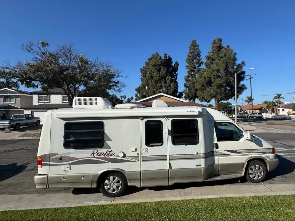 1999 Winnebago - Image 4 of 16