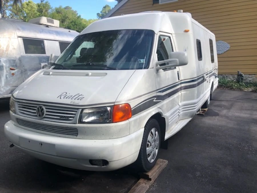 1999 Winnebago - Image 3 of 11