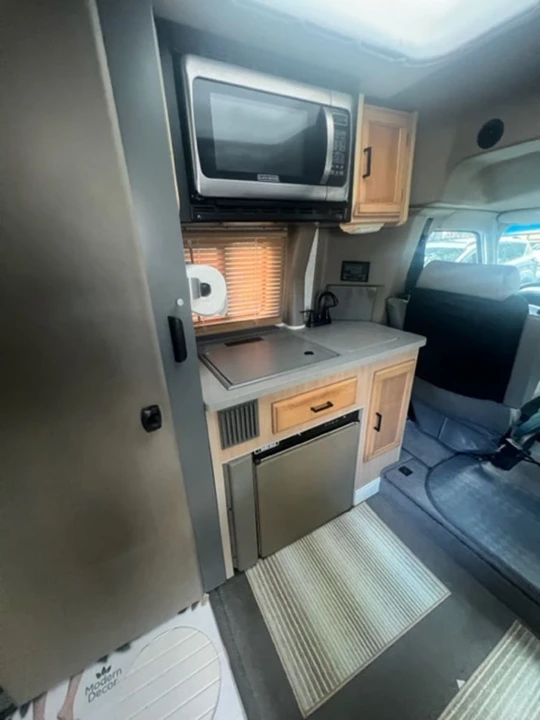 1999 Winnebago - Image 8 of 11