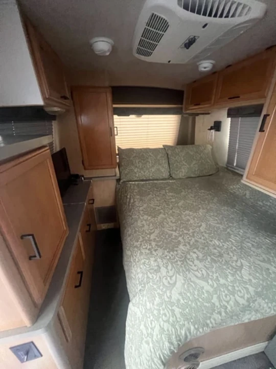 1999 Winnebago - Image 9 of 11