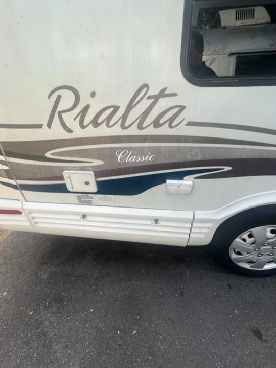 1999 Winnebago - Image 4 of 11
