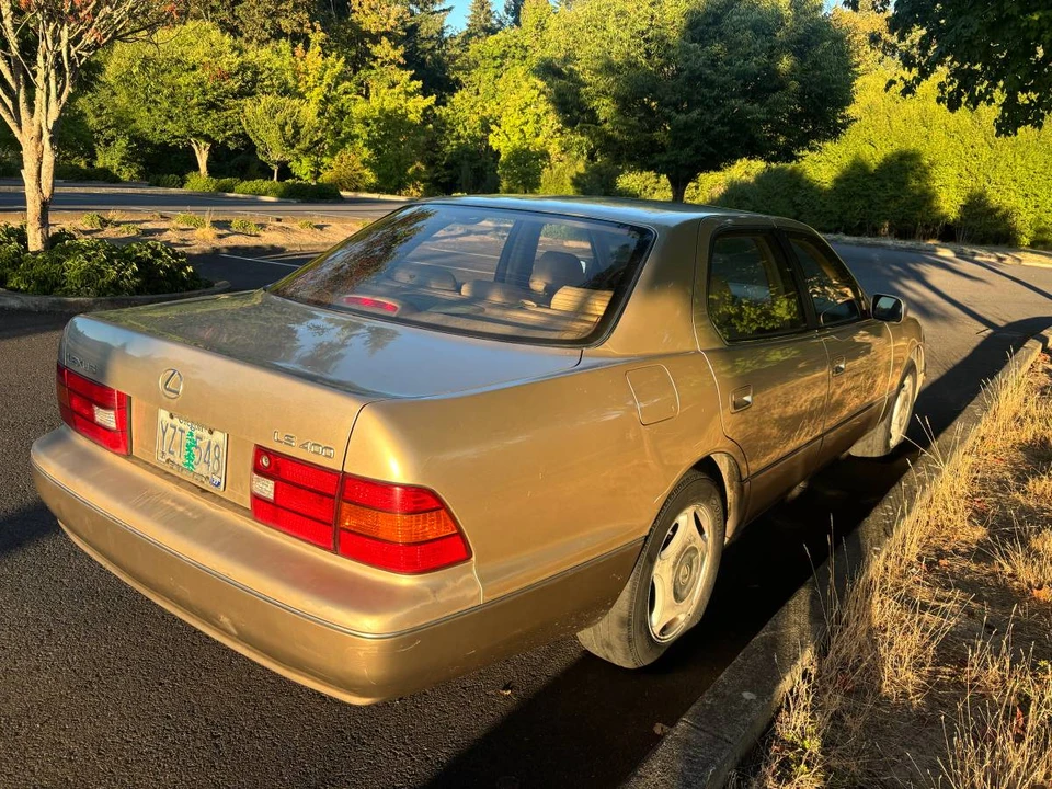 1999 Lexus LS 2nd Gen - Image 3 of 10