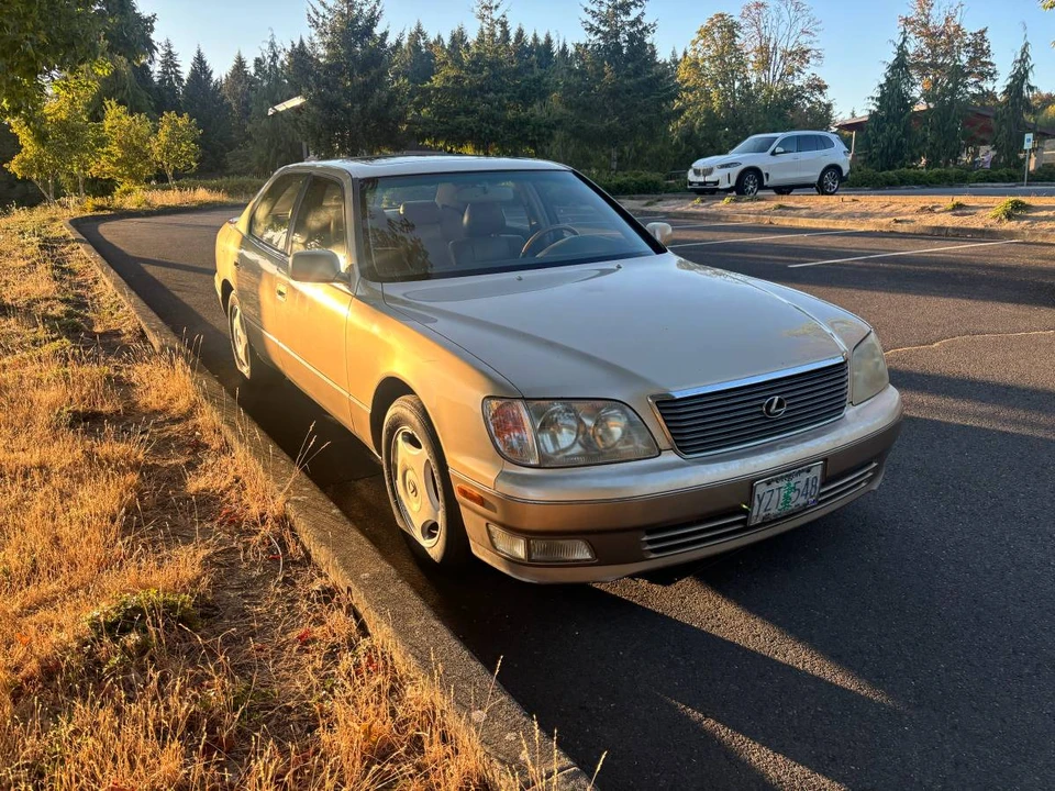 1999 Lexus LS 2nd Gen - Image 2 of 10