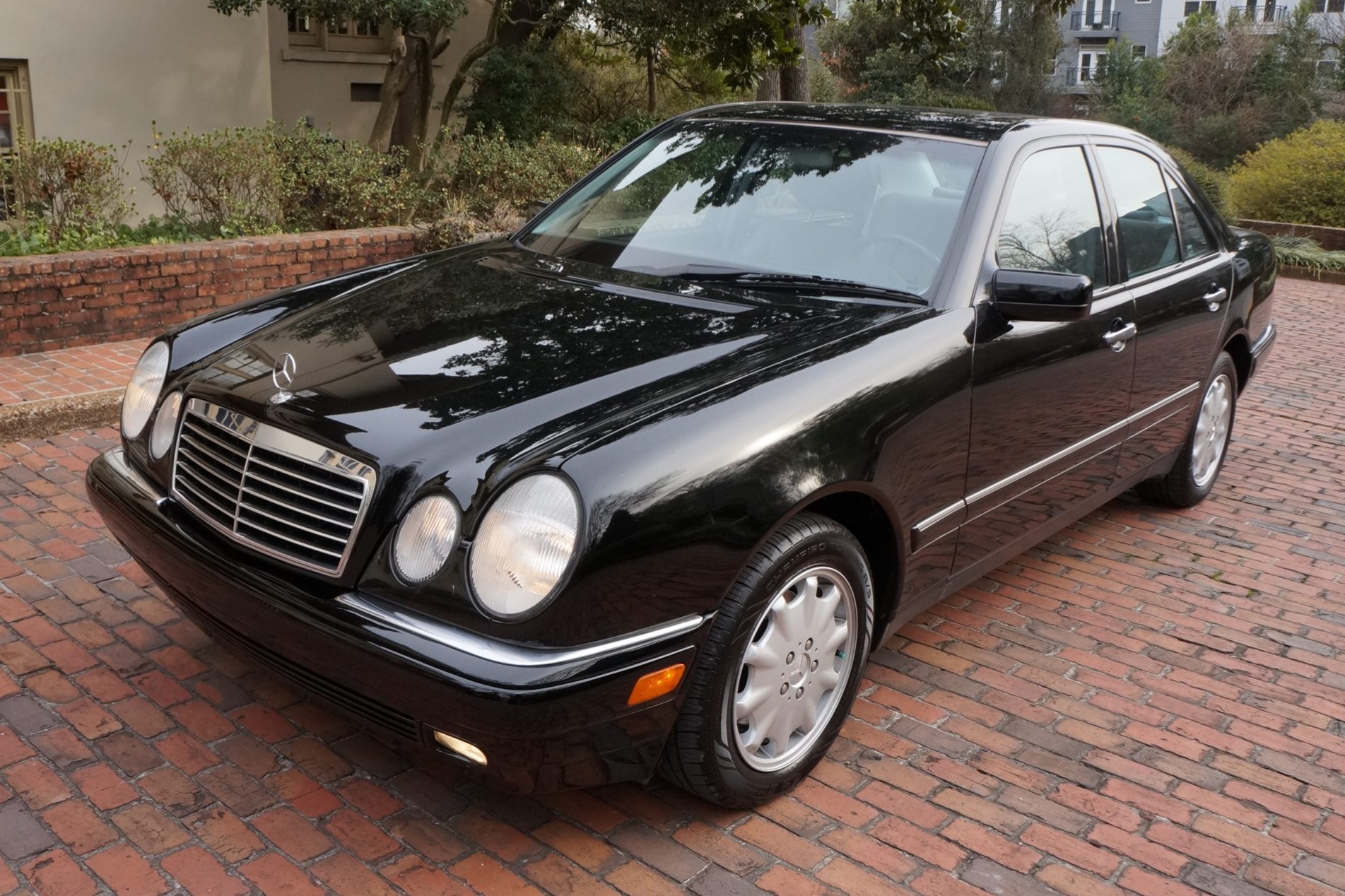 1999 Mercedes-Benz E320