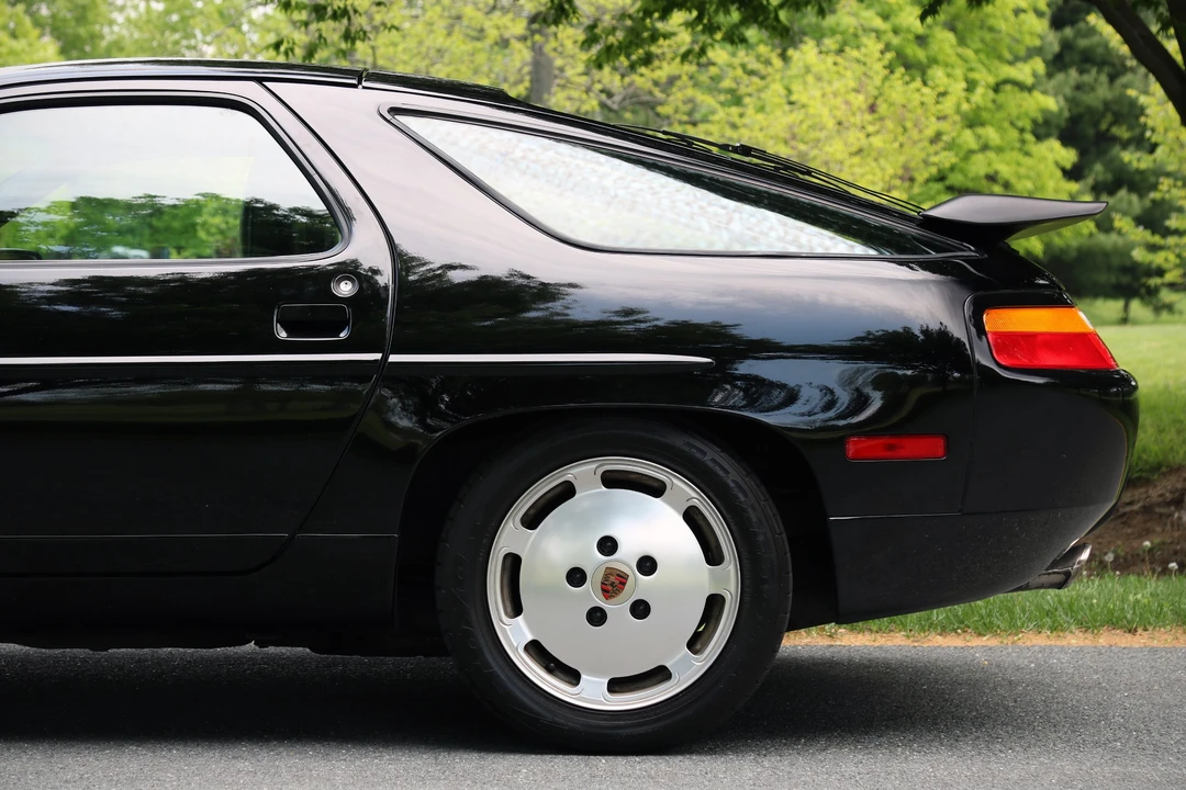 1987 Porsche 928 S4 - Image 17 of 31