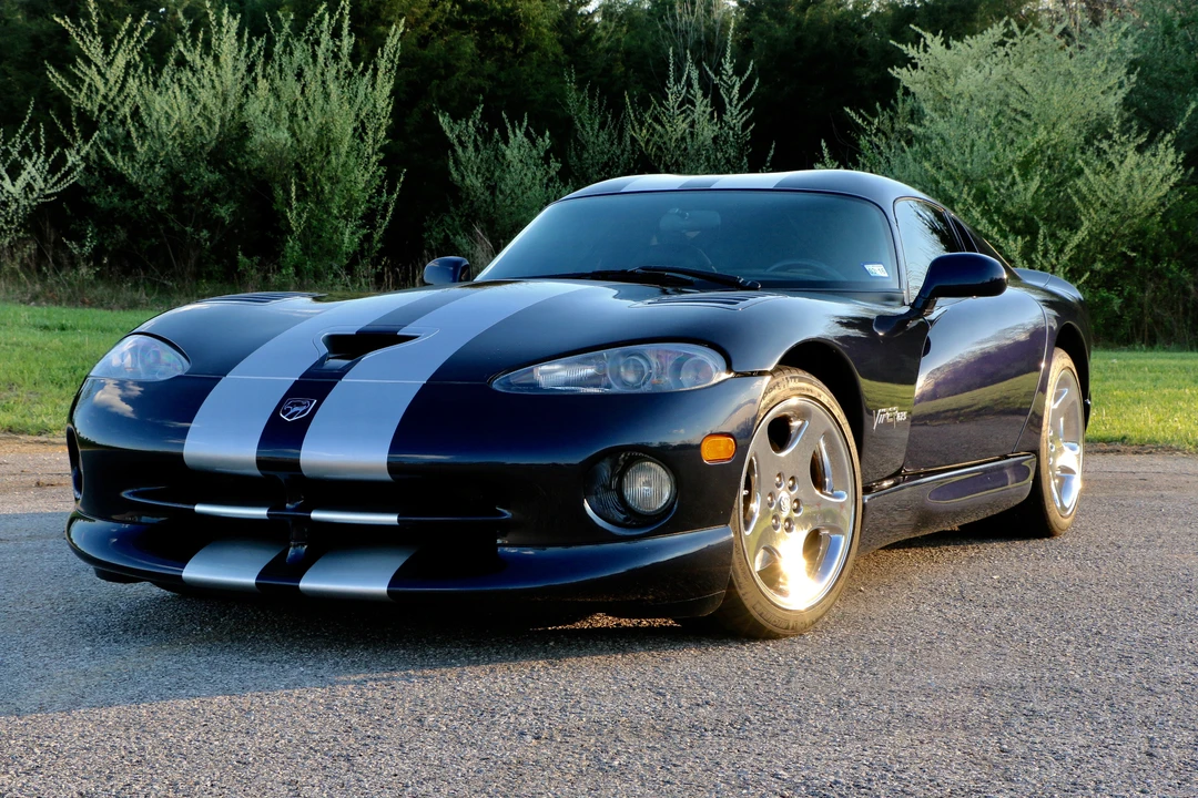 2001 Dodge Viper GTS 2nd Gen - Image 2 of 31