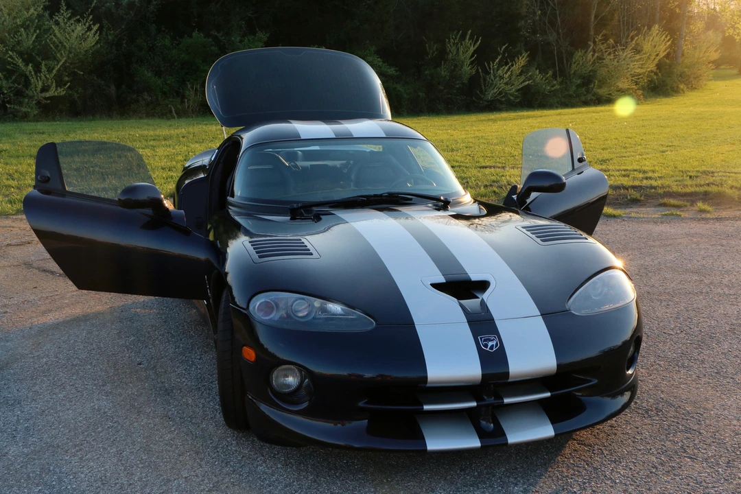 2001 Dodge Viper GTS 2nd Gen - Image 11 of 31