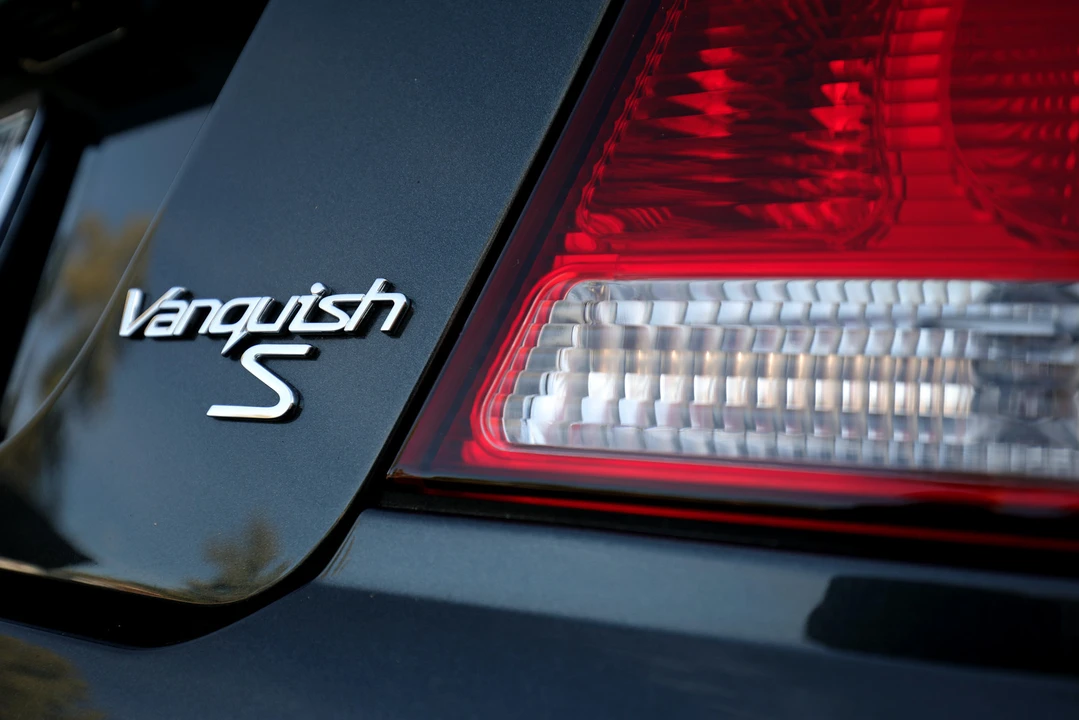 2005 Aston Martin Vanquish 1st Gen - Image 19 of 31