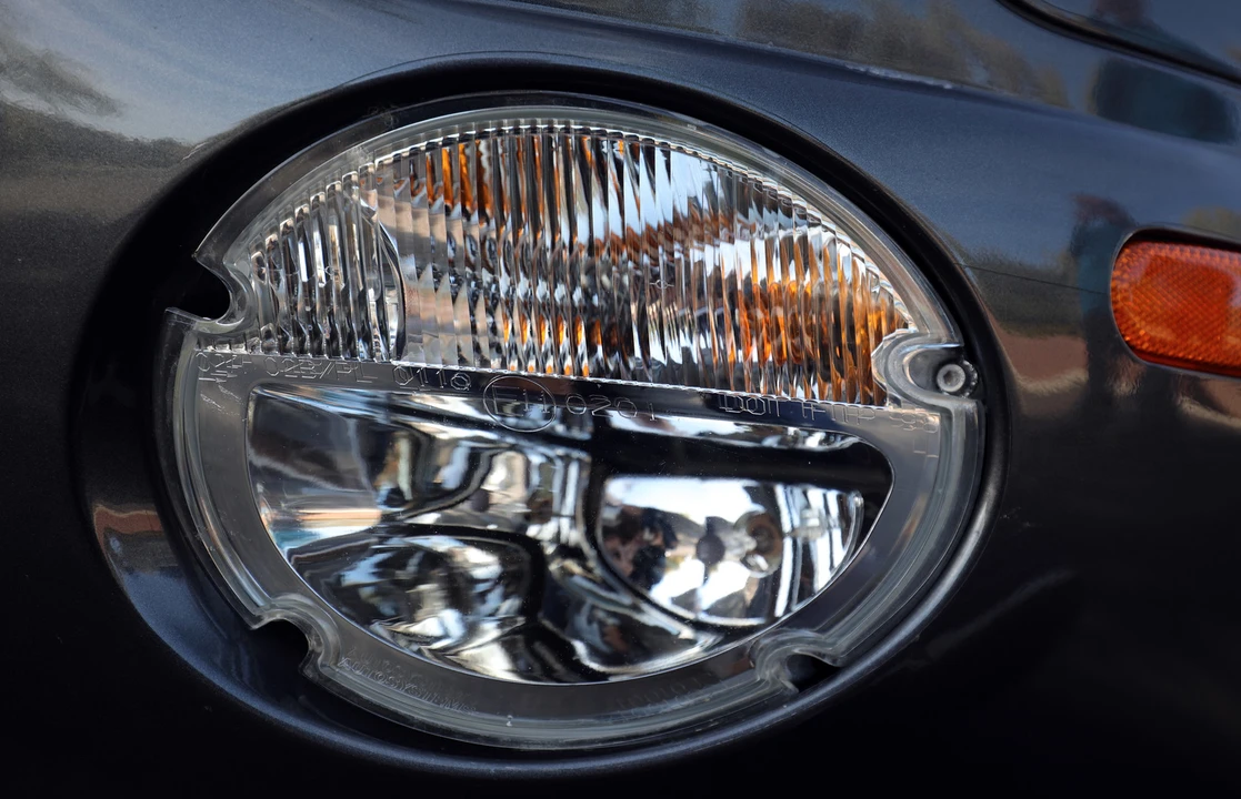 2005 Aston Martin Vanquish 1st Gen - Image 28 of 31