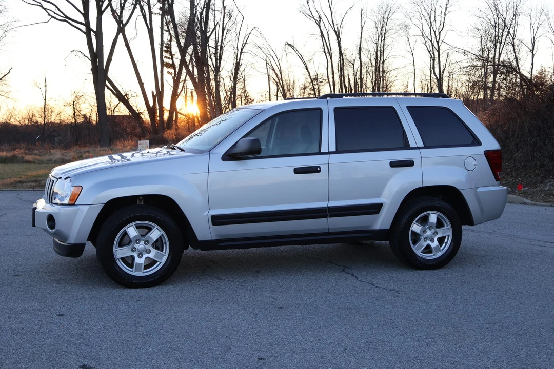 2005 Jeep WK Grand Cherokee - Image 2 of 31