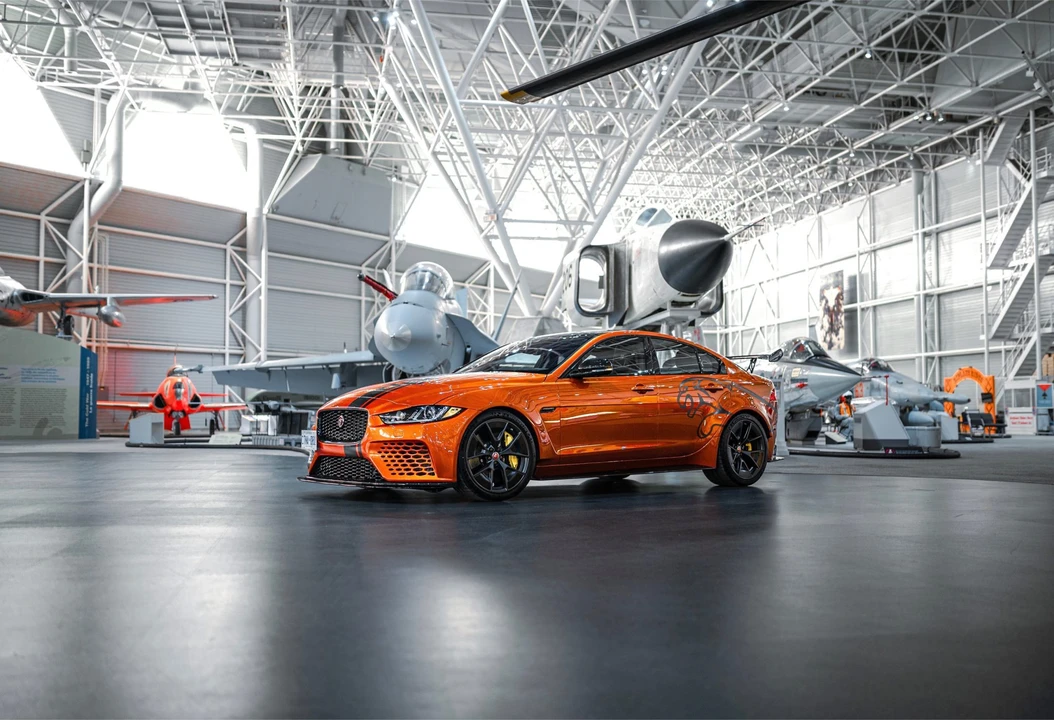 2019 Jaguar XE - Image 5 of 31