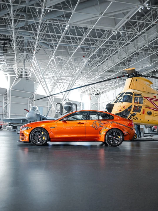 2019 Jaguar XE - Image 6 of 31