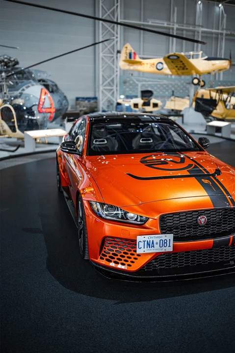 2019 Jaguar XE - Image 8 of 31