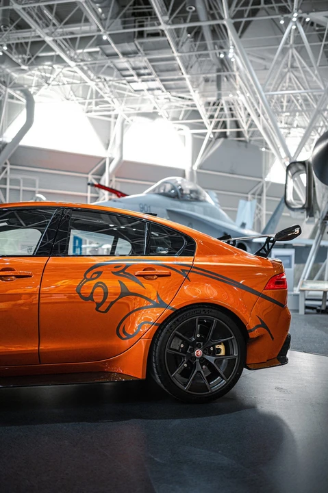 2019 Jaguar XE - Image 11 of 31