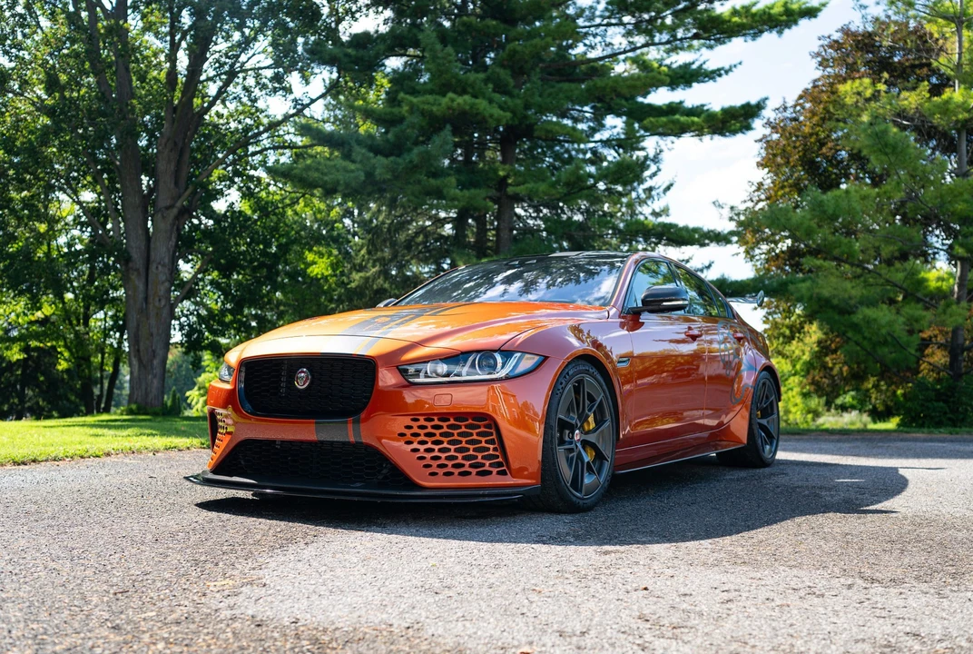 2019 Jaguar XE - Image 13 of 31