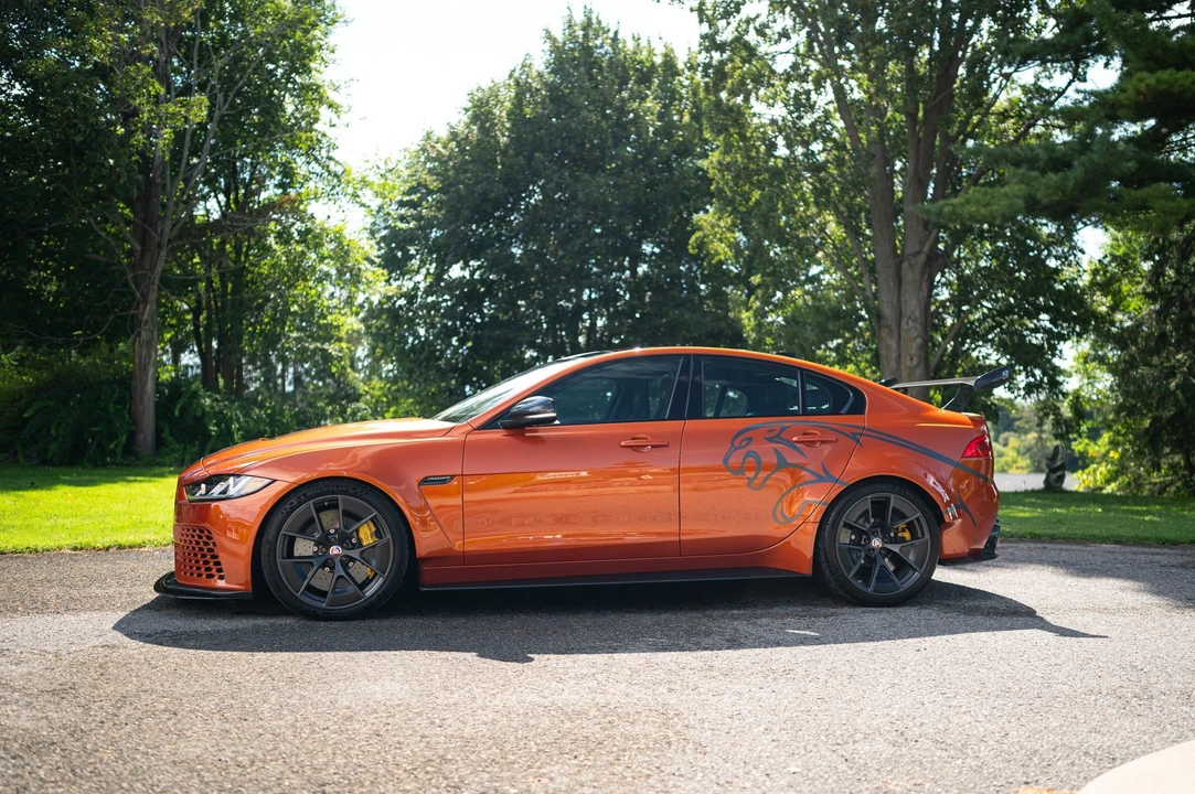 2019 Jaguar XE - Image 15 of 31
