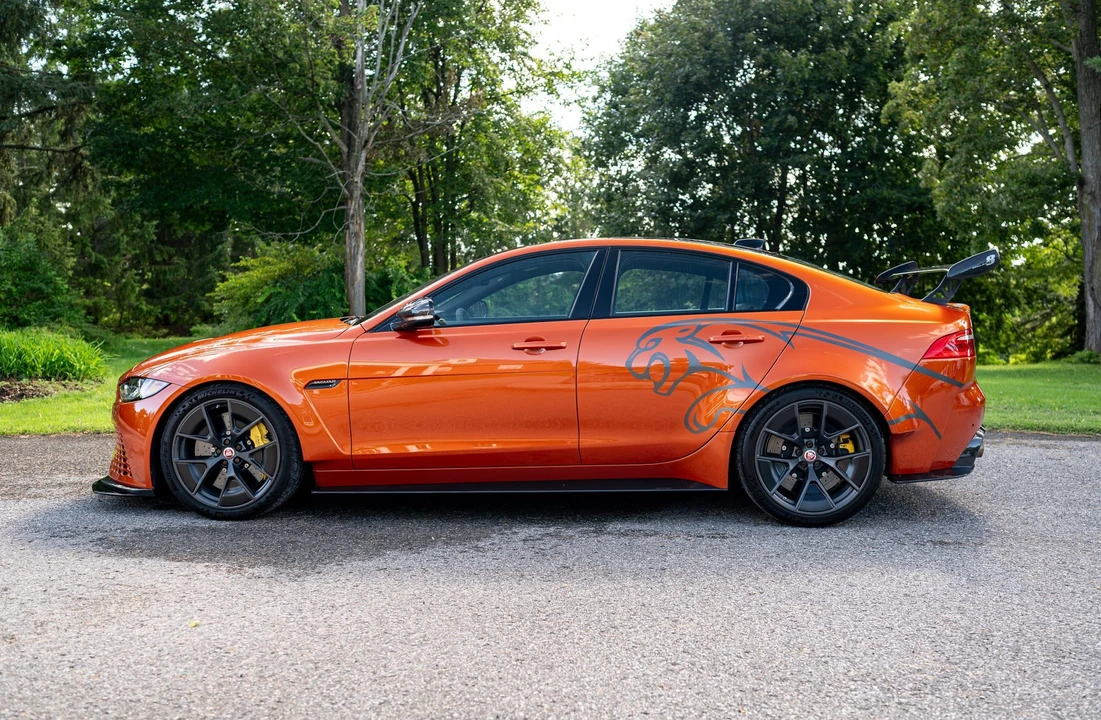 2019 Jaguar XE - Image 18 of 31
