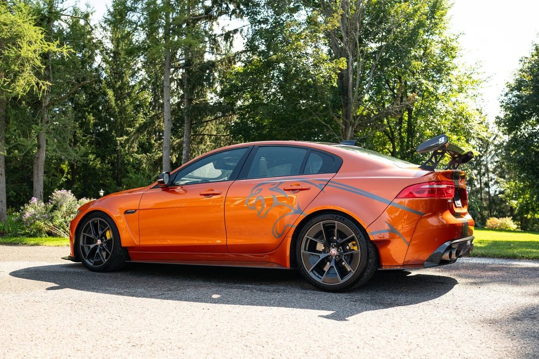 2019 Jaguar XE - Image 19 of 31