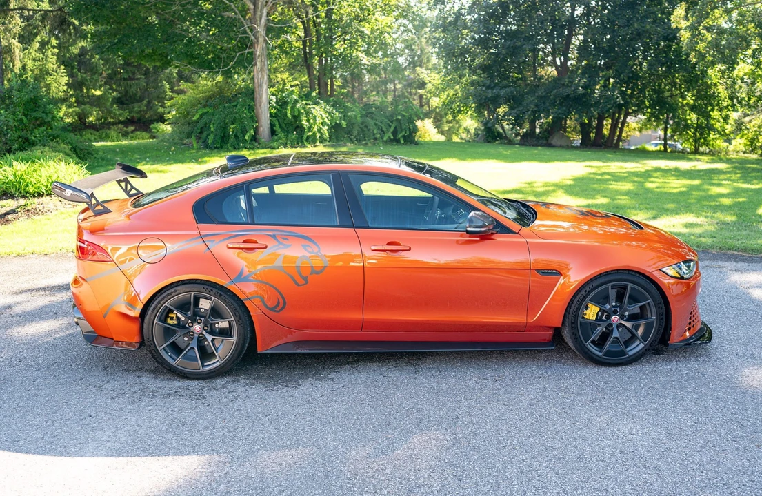2019 Jaguar XE - Image 28 of 31