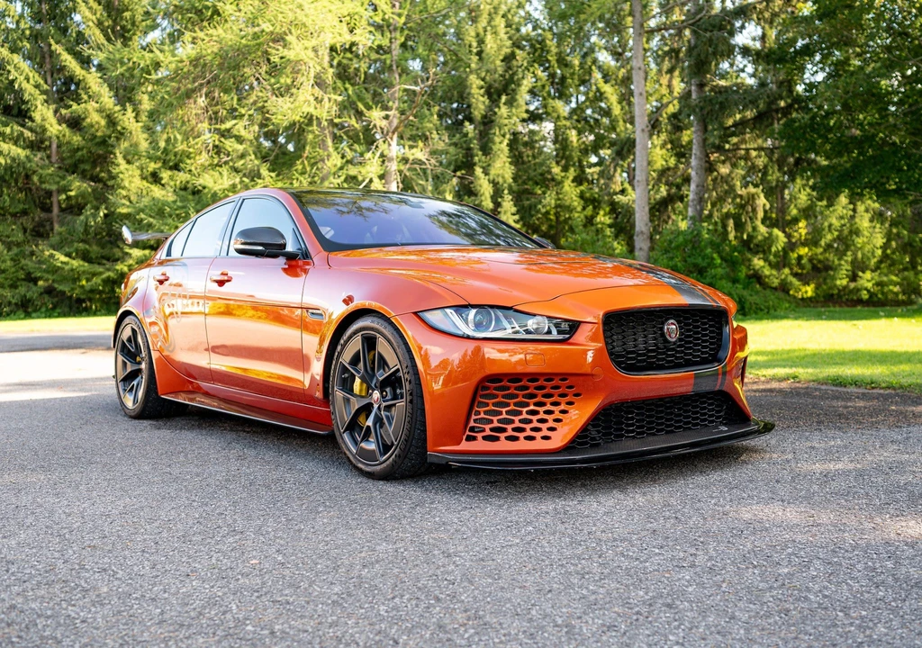 2019 Jaguar XE - Image 30 of 31