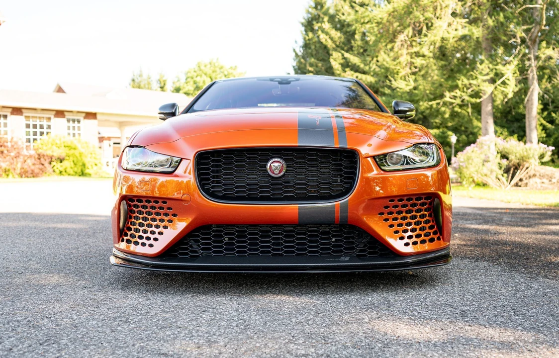 2019 Jaguar XE - Image 31 of 31