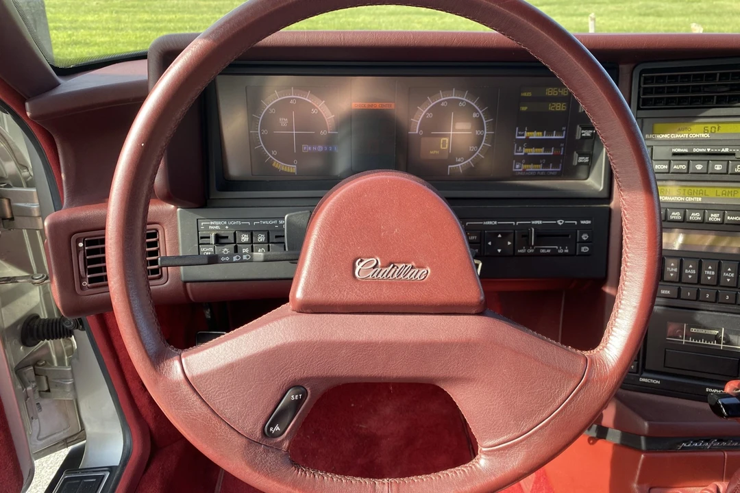 1987 Cadillac Allante - Image 27 of 31