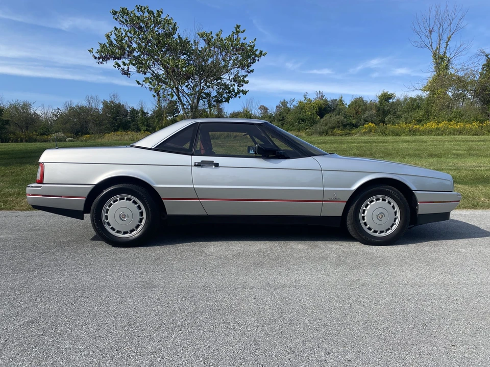 1987 Cadillac Allante - Image 11 of 31