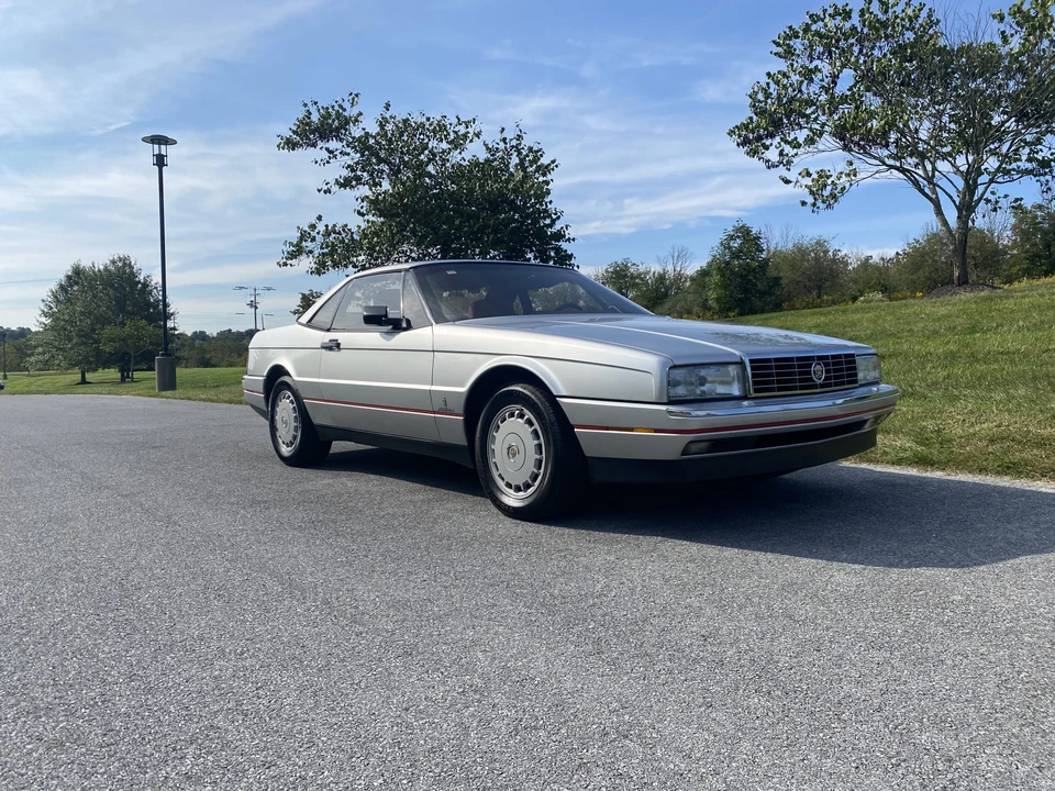 1987 Cadillac Allante - Image 10 of 31