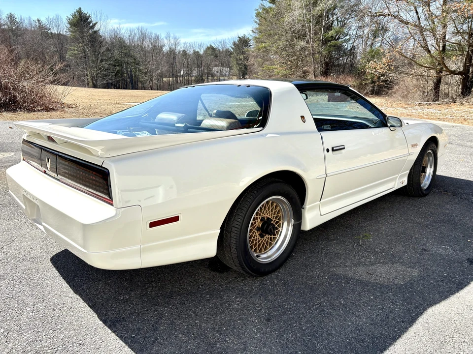 1989 Pontiac Firebird Trans Am 3rd Gen - Image 30 of 31