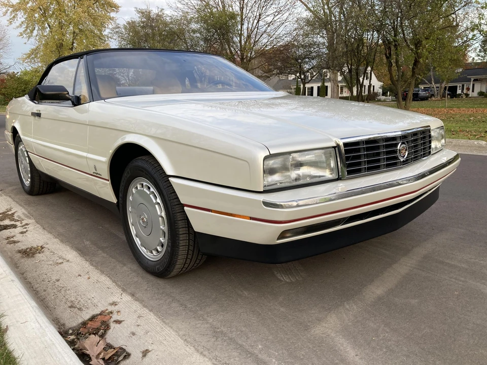 1990 Cadillac Allante - Image 2 of 31