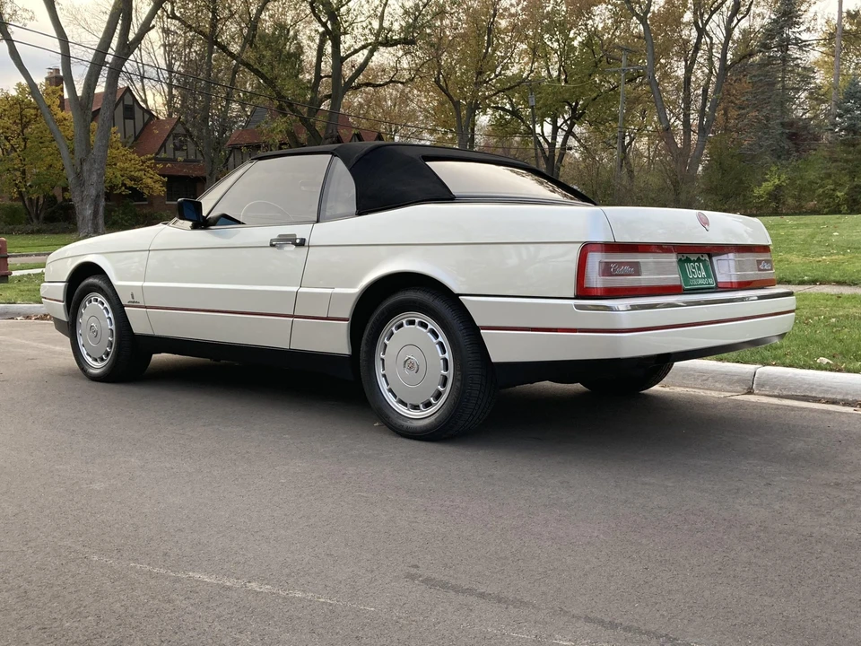 1990 Cadillac Allante - Image 9 of 31