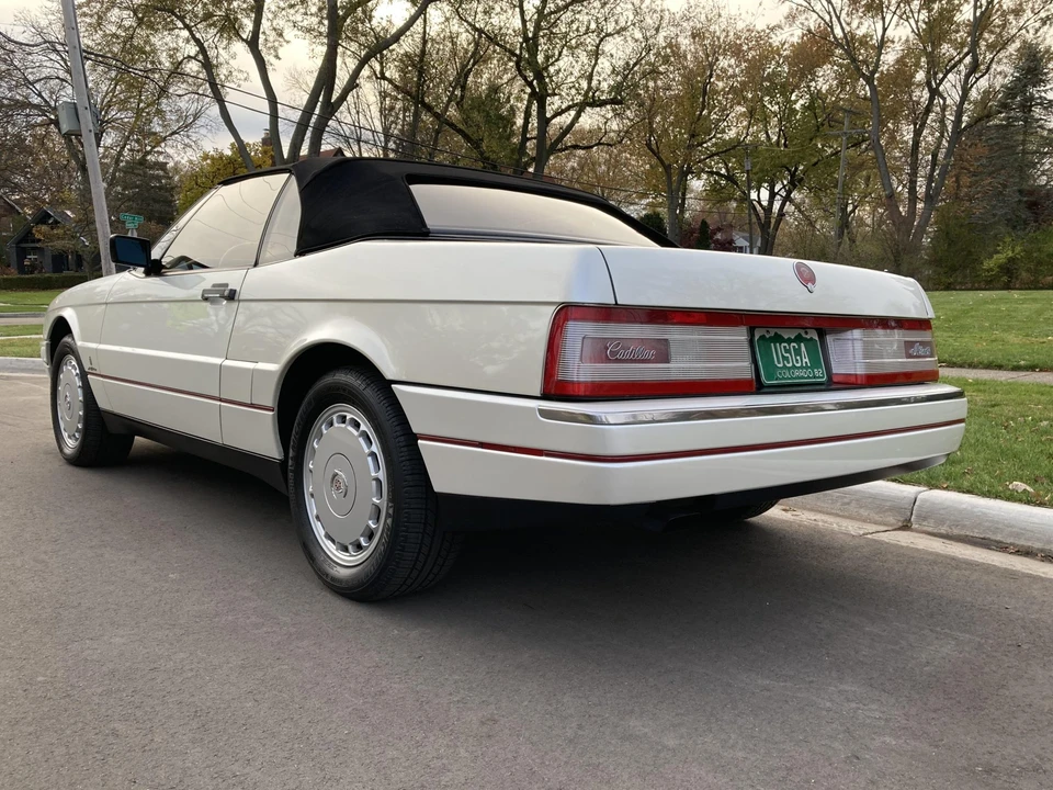1990 Cadillac Allante - Image 10 of 31