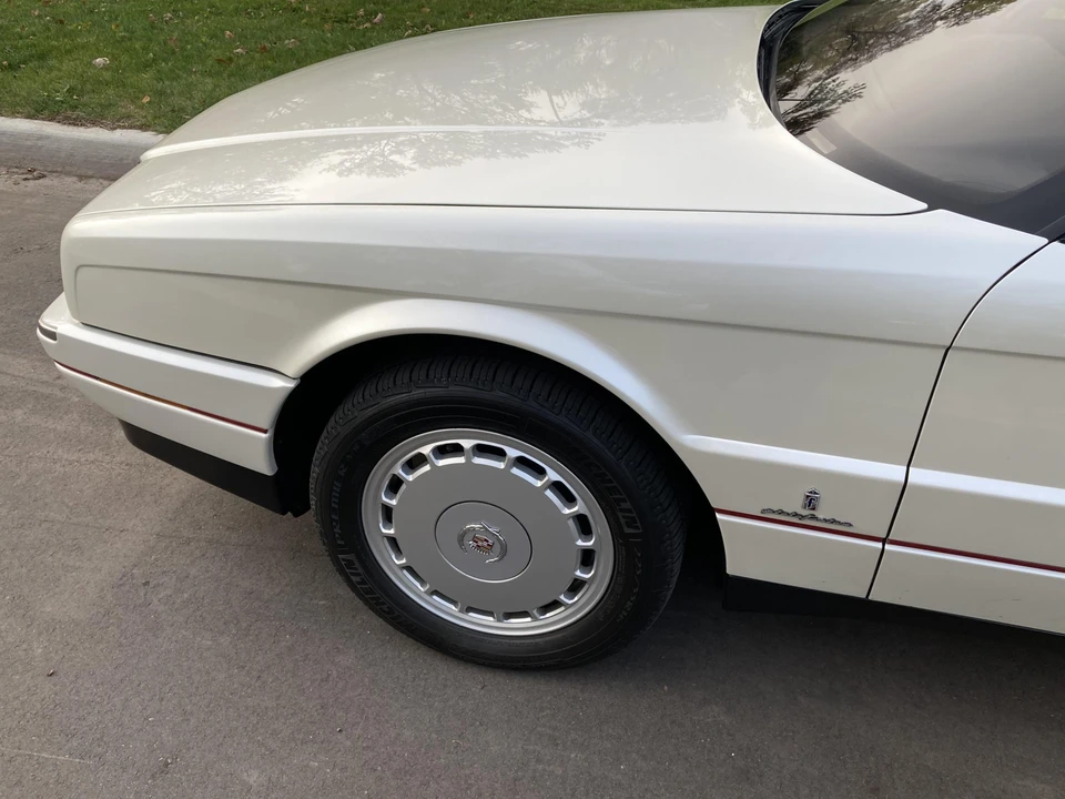 1990 Cadillac Allante - Image 15 of 31