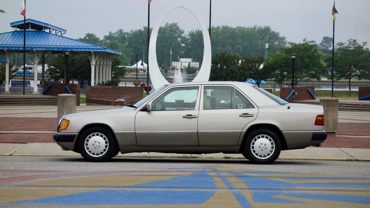 1991 Mercedes-Benz W124 E-Class - Image 14 of 31