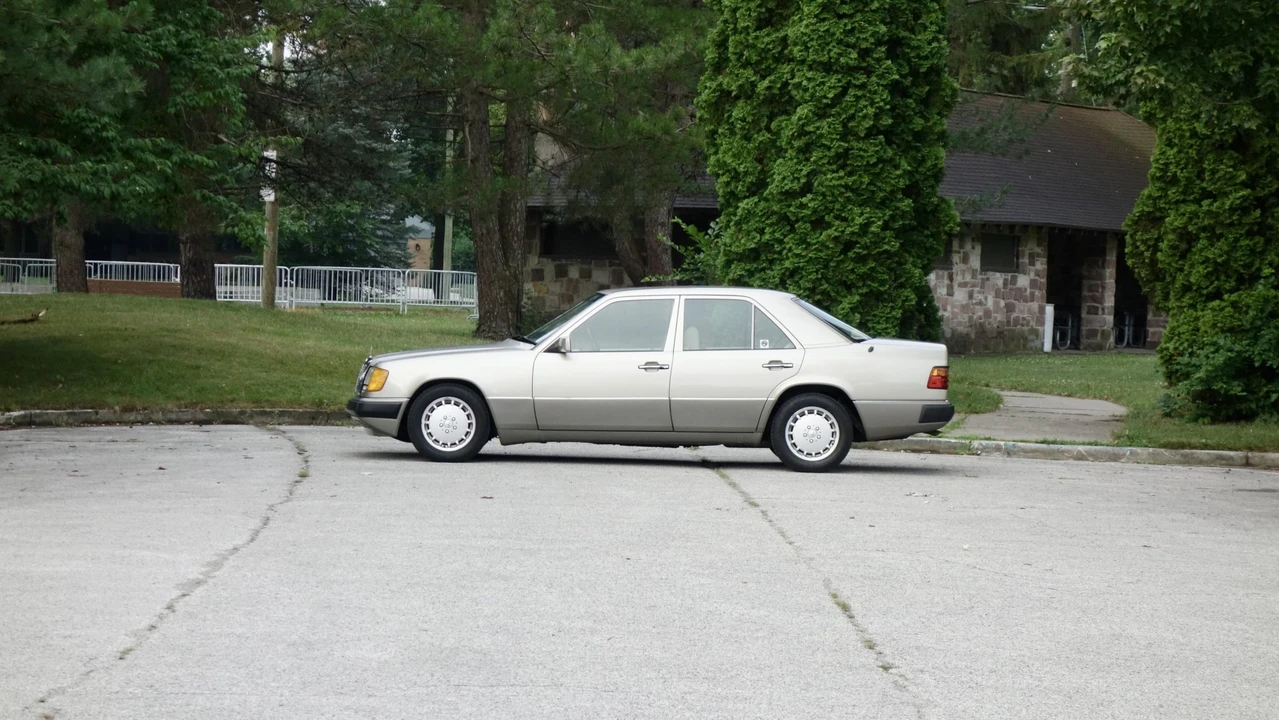 1991 Mercedes-Benz W124 E-Class - Image 13 of 31
