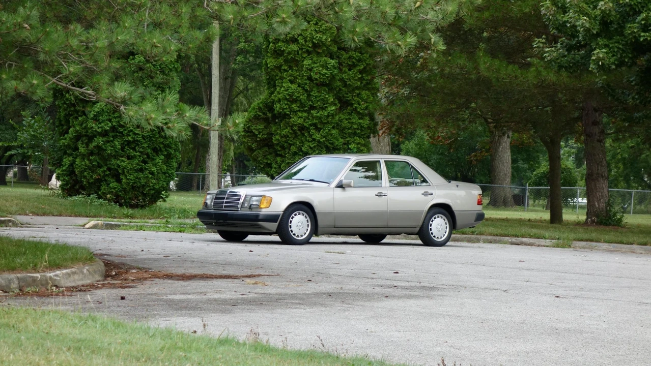 1991 Mercedes-Benz W124 E-Class - Image 2 of 31