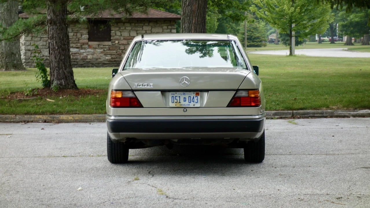 1991 Mercedes-Benz W124 E-Class - Image 10 of 31
