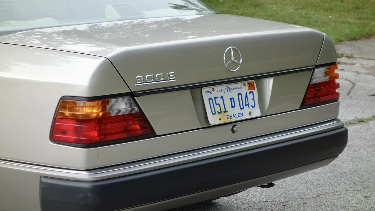 1991 Mercedes-Benz W124 E-Class - Image 27 of 31