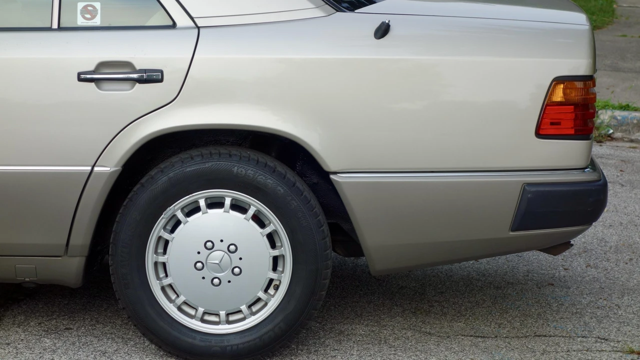 1991 Mercedes-Benz W124 E-Class - Image 17 of 31