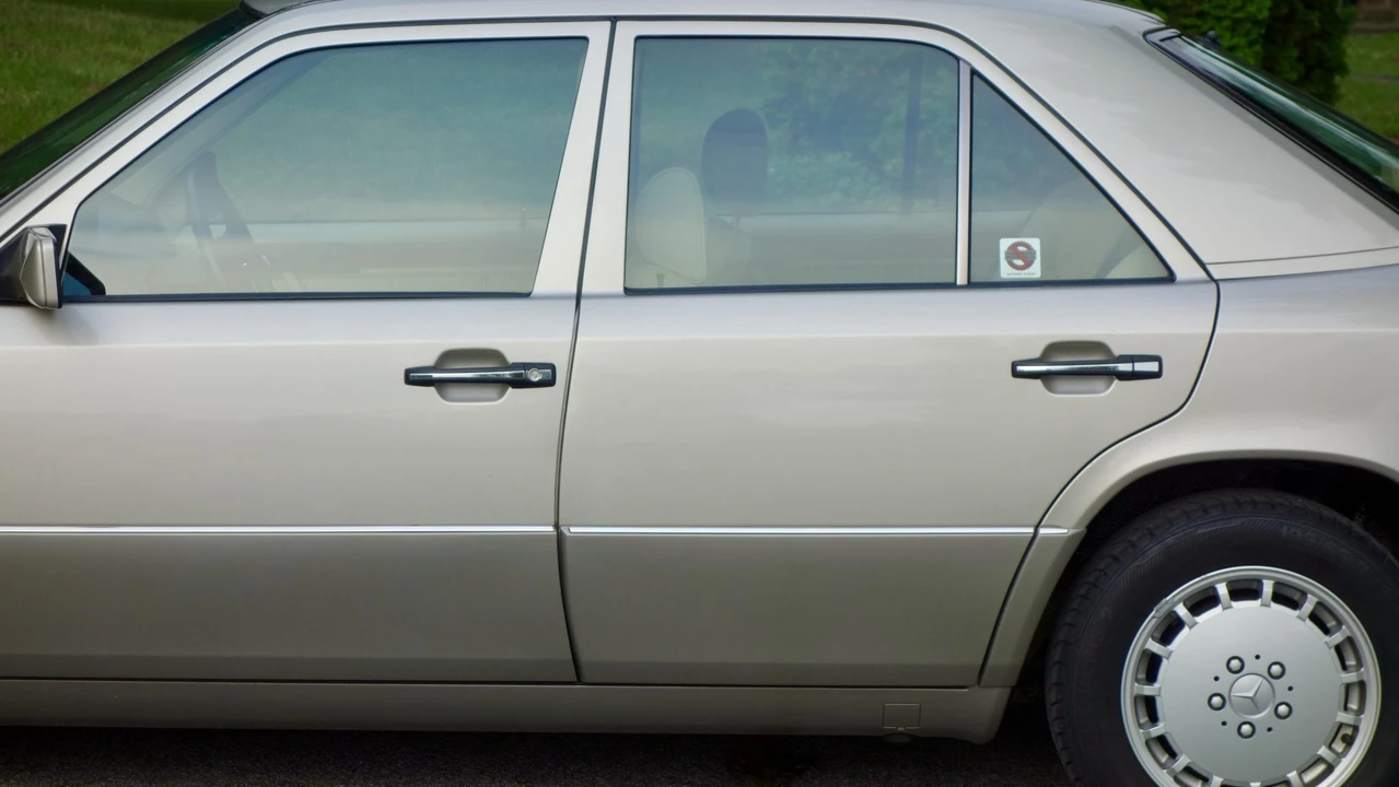 1991 Mercedes-Benz W124 E-Class - Image 16 of 31