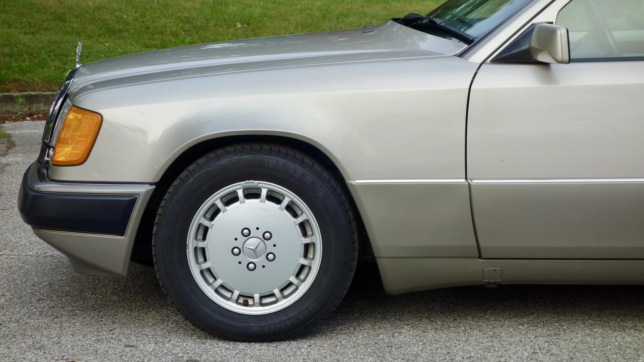 1991 Mercedes-Benz W124 E-Class - Image 15 of 31