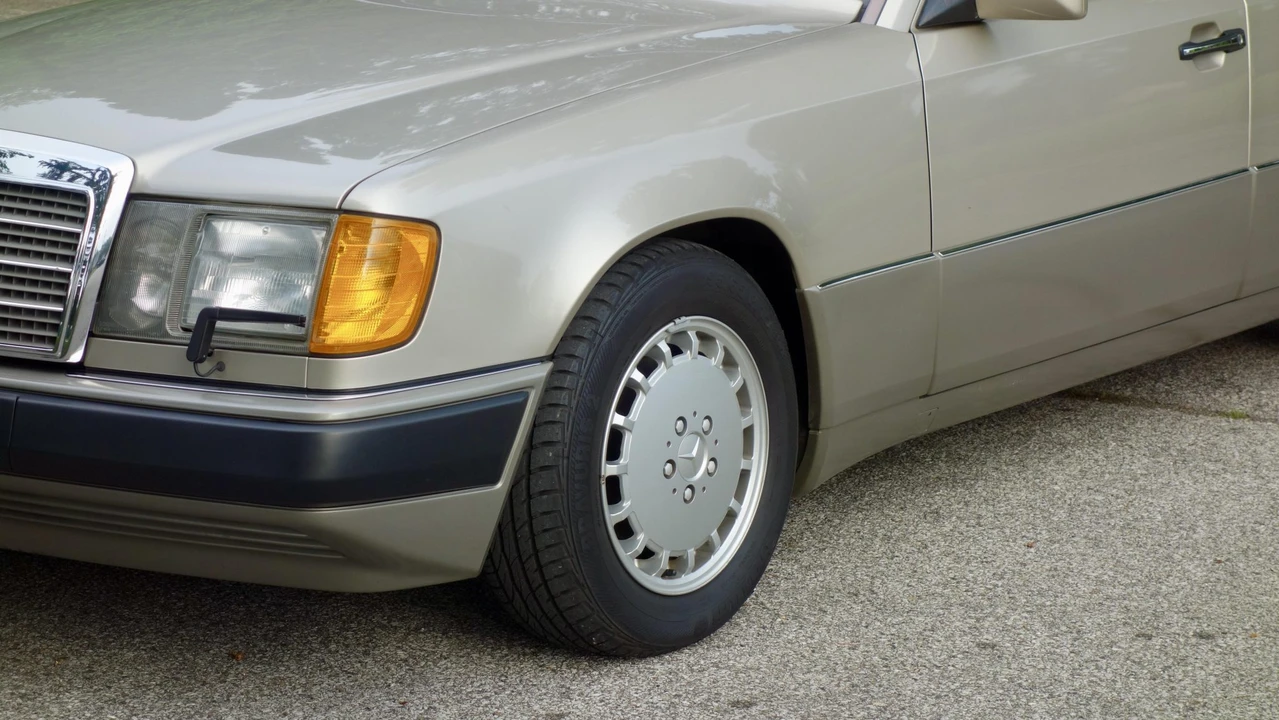1991 Mercedes-Benz W124 E-Class - Image 18 of 31