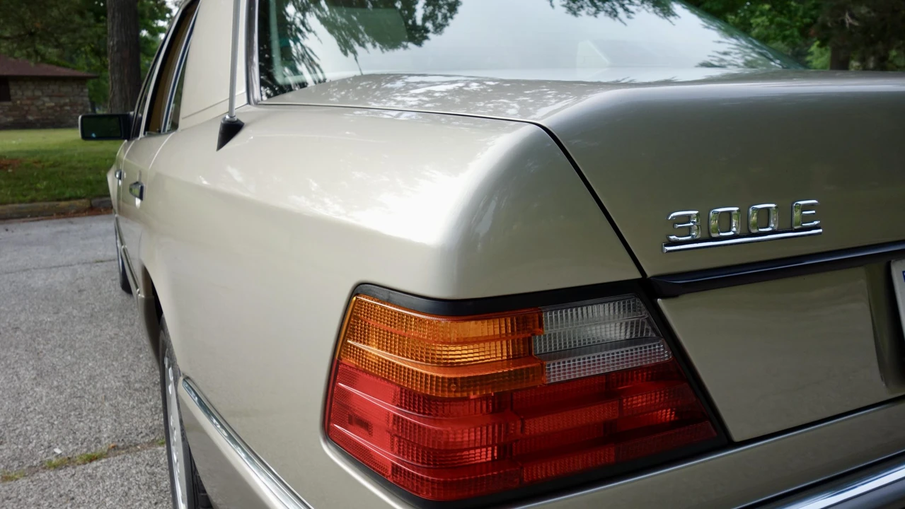 1991 Mercedes-Benz W124 E-Class - Image 28 of 31