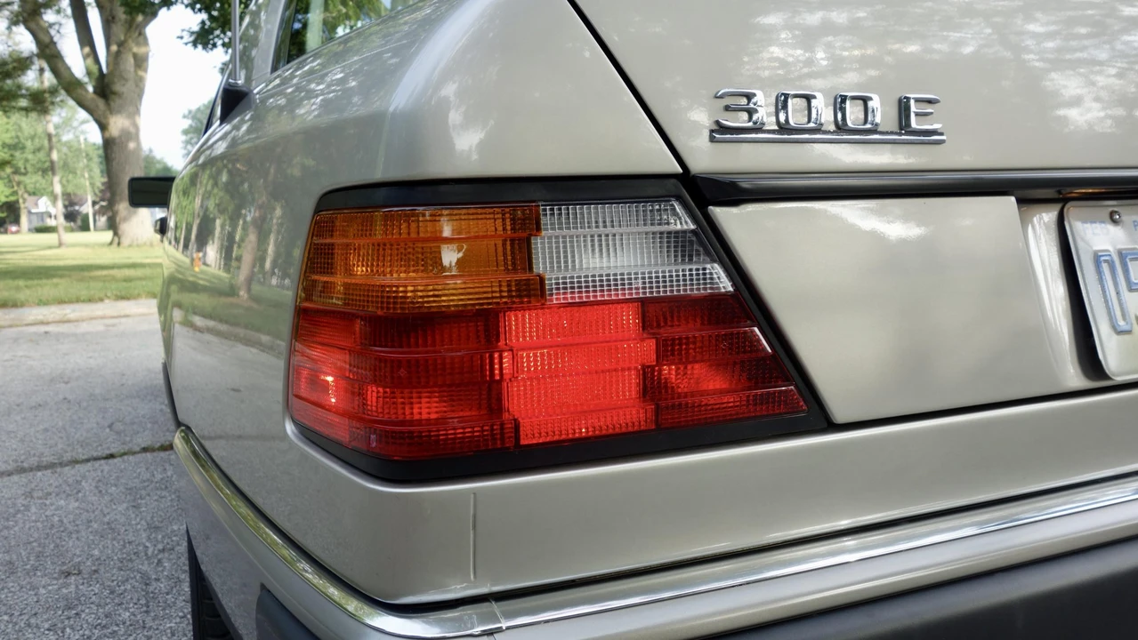 1991 Mercedes-Benz W124 E-Class - Image 29 of 31