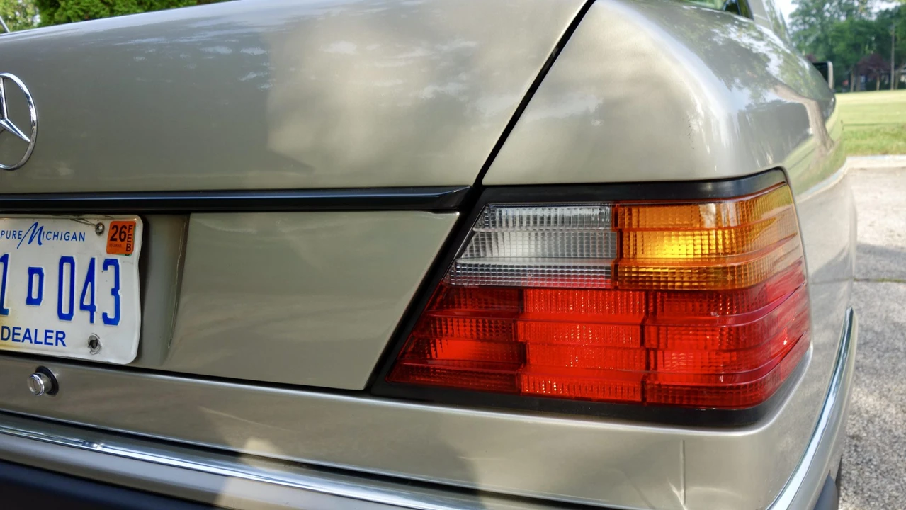 1991 Mercedes-Benz W124 E-Class - Image 30 of 31