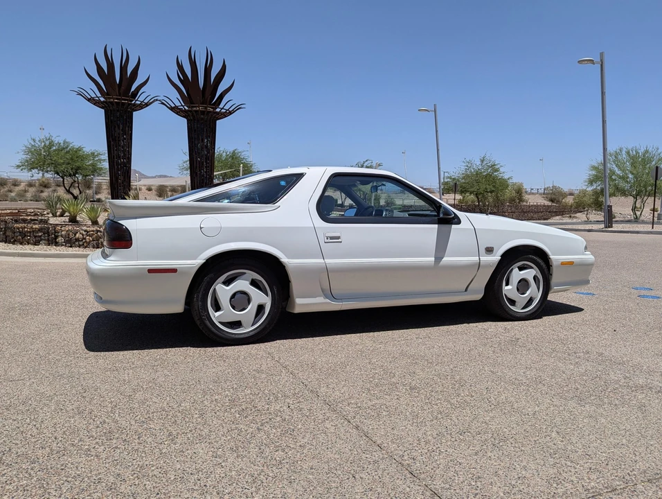 1992 Dodge Daytona - Image 13 of 31