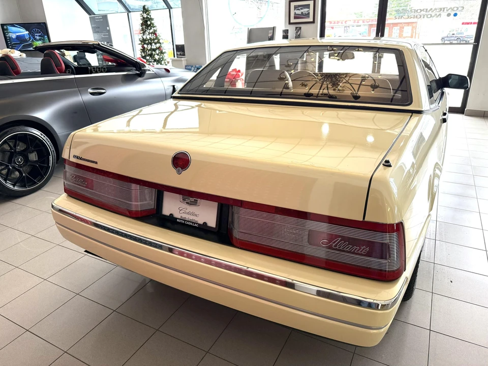 1993 Cadillac Allante - Image 16 of 31