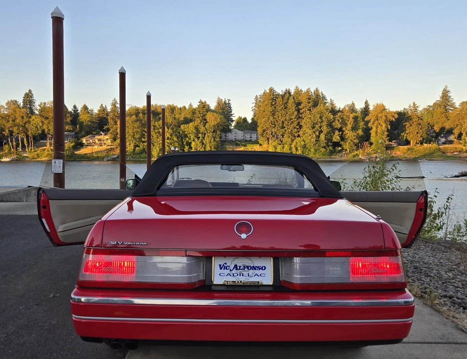 1993 Cadillac Allante - Image 24 of 31