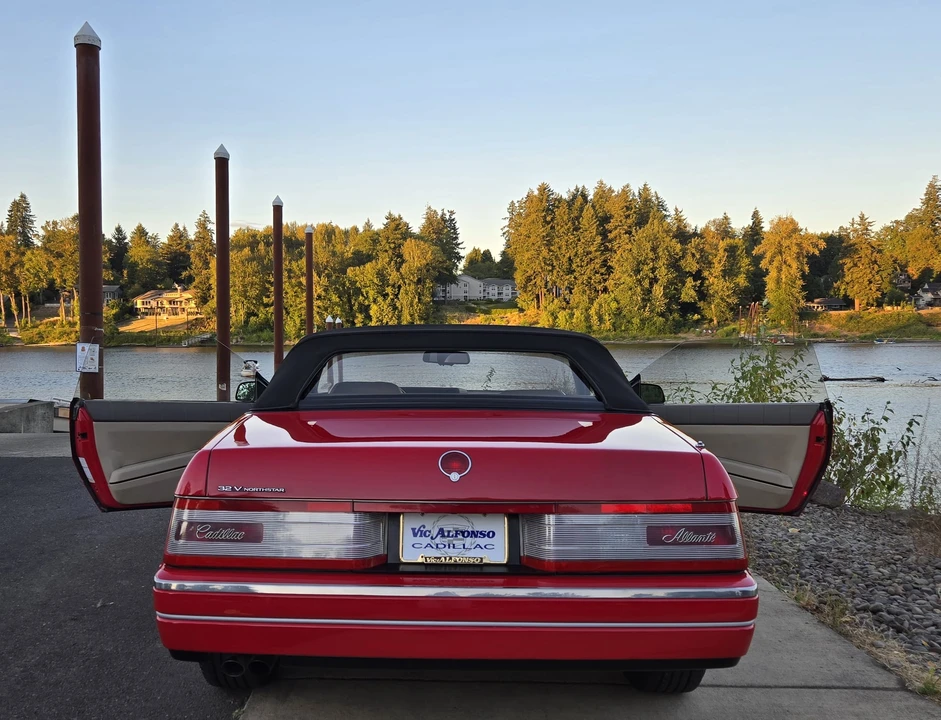 1993 Cadillac Allante - Image 23 of 31