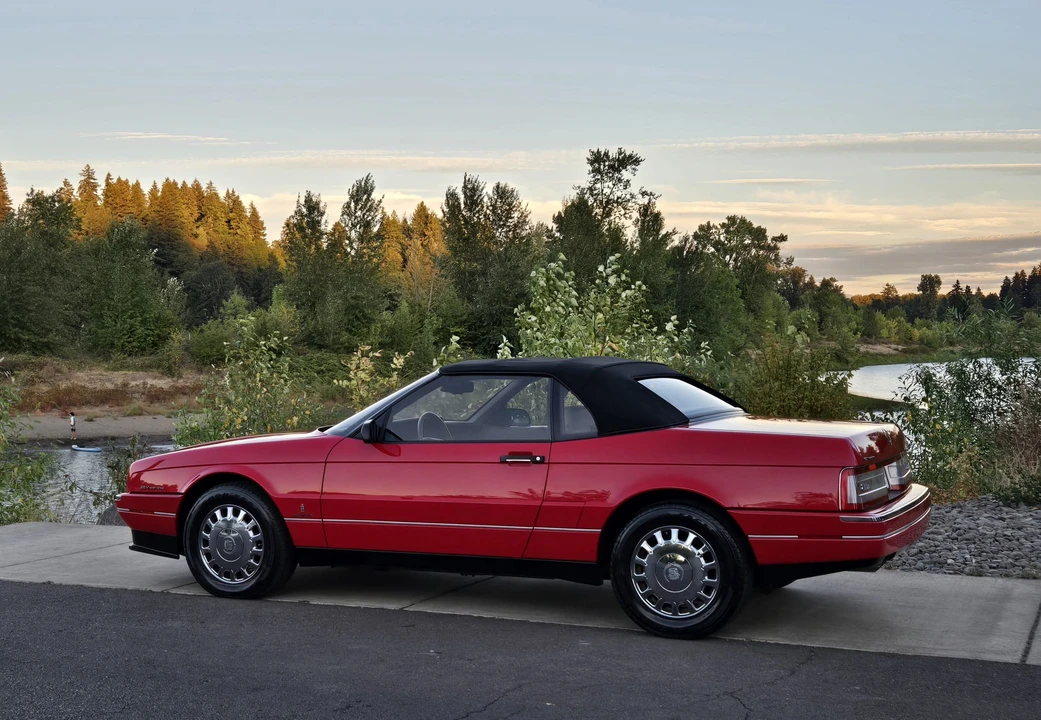 1993 Cadillac Allante - Image 16 of 31